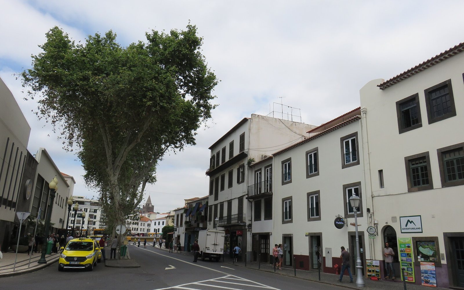 Buying an older property in Funchal: technical risks to check